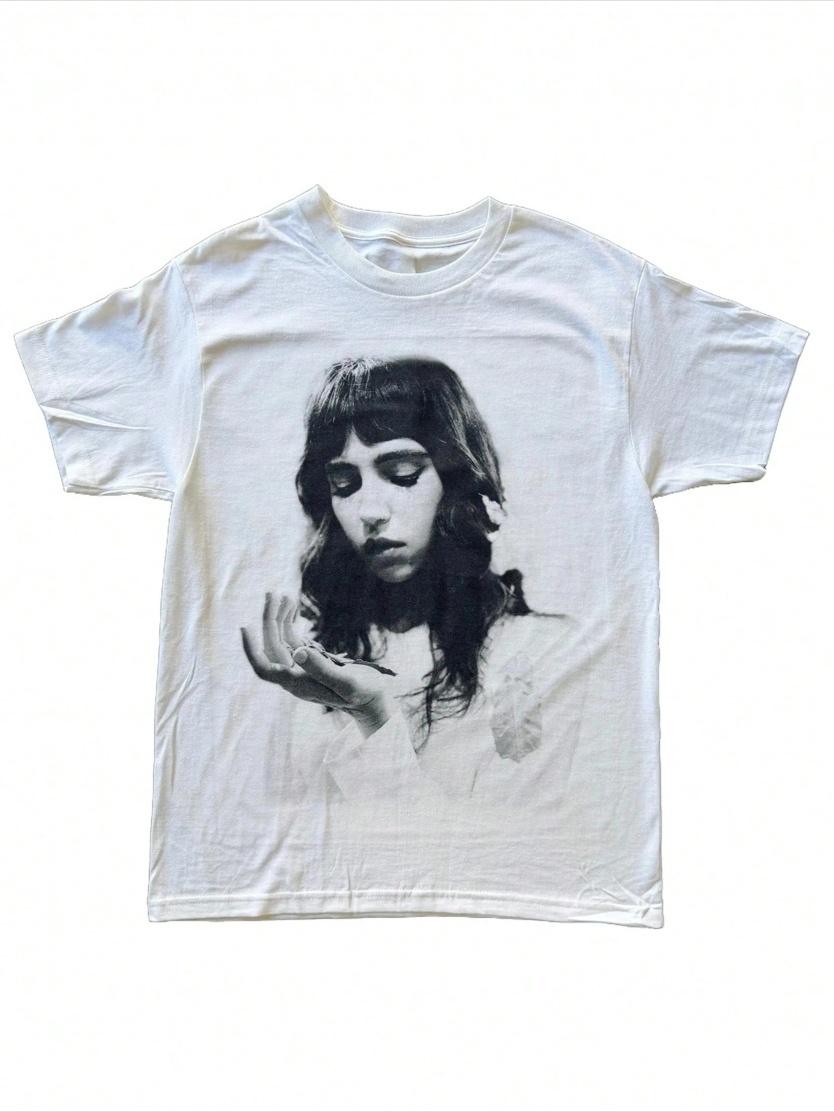 New Summer 2026 Collection: T-shirts with portraits, '90s-inspired cropped tops, Y2K “grunge” style, and 2000s-style tops—unisex