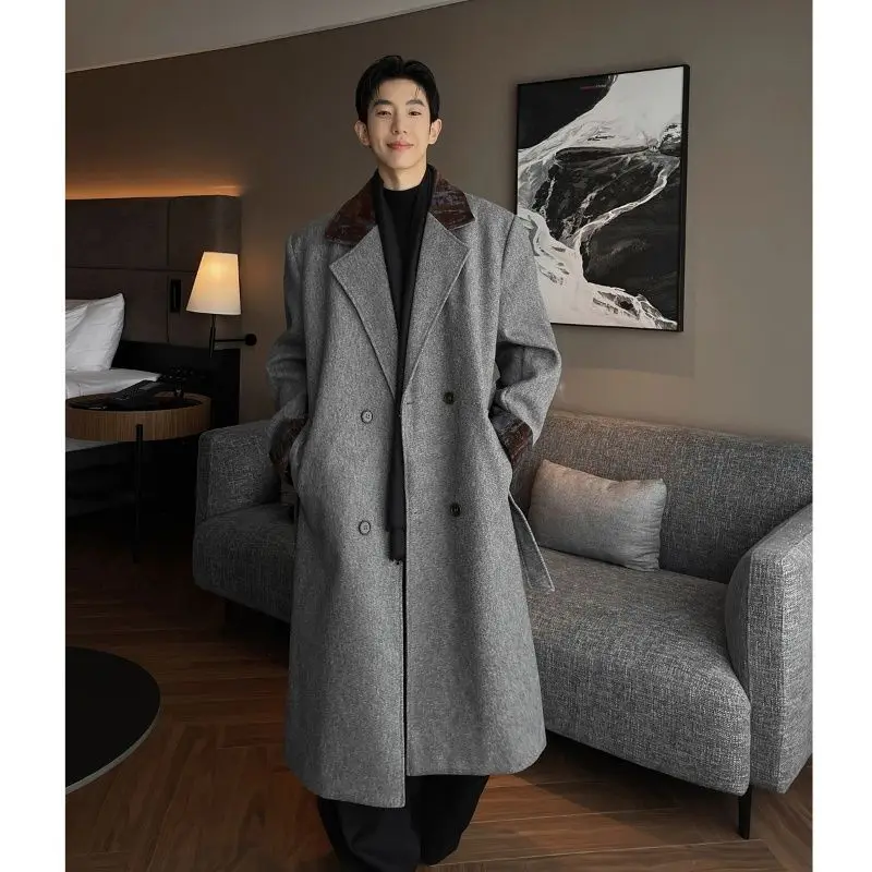 

Пальто из шерстяной смеси белое мужское с асимметричным воротником, нестандартным кроем, асимметричным подолом, современное, актуальное, актуально сейчас