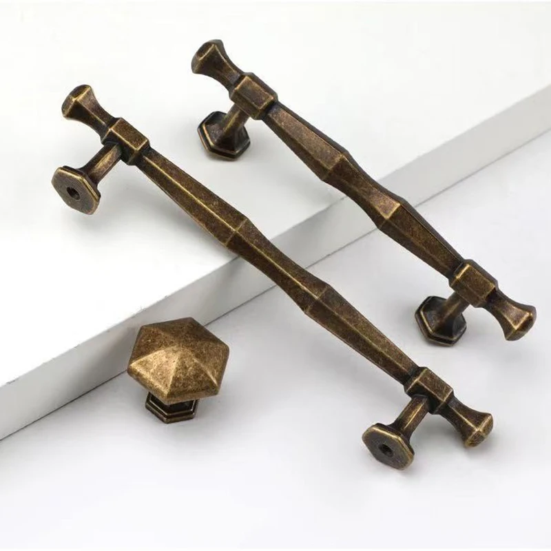 Antique wardrobe door handle, modern light luxury, simple bronze, vintage single hole drawer, cupboard, wine cooler handle