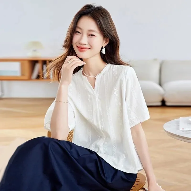 

Женская белая блузка с вышивкой, V-образным вырезом, коротким рукавом, свободного кроя, повседневная, летняя