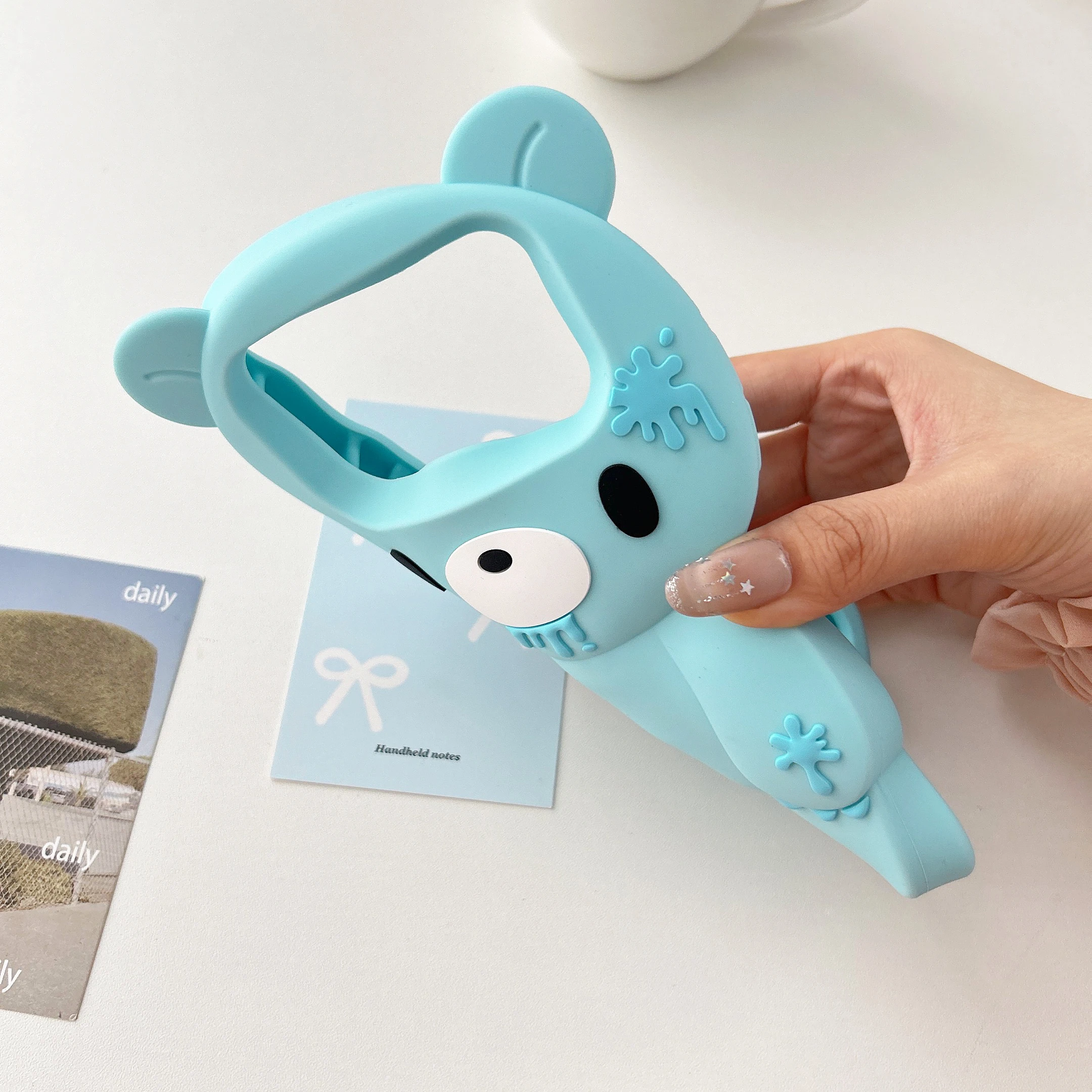 3D Cartoon Niedlicher Blauer Einzigartiger Blutiger Bären-Rilakkuma Handyhülle für iPhone 18 17 16 15 14 13 12 Pro Max Weiche Silikonhülle – Detail 8
