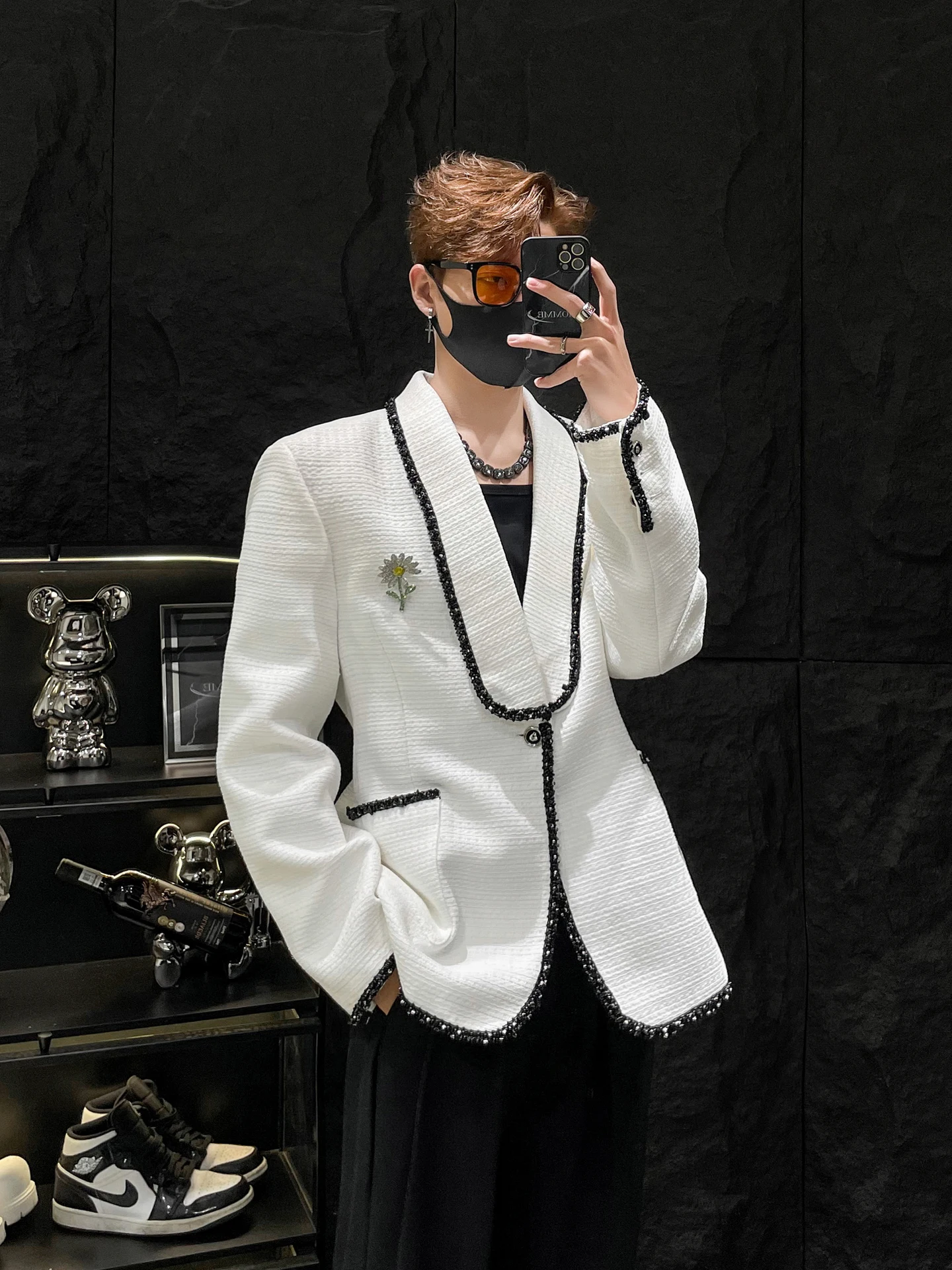 

White Oversized Pearl Trimmed Suit Jaet for Men by HOMME Korean Sle Casual Spring Autumn Faion No Limit Mirror