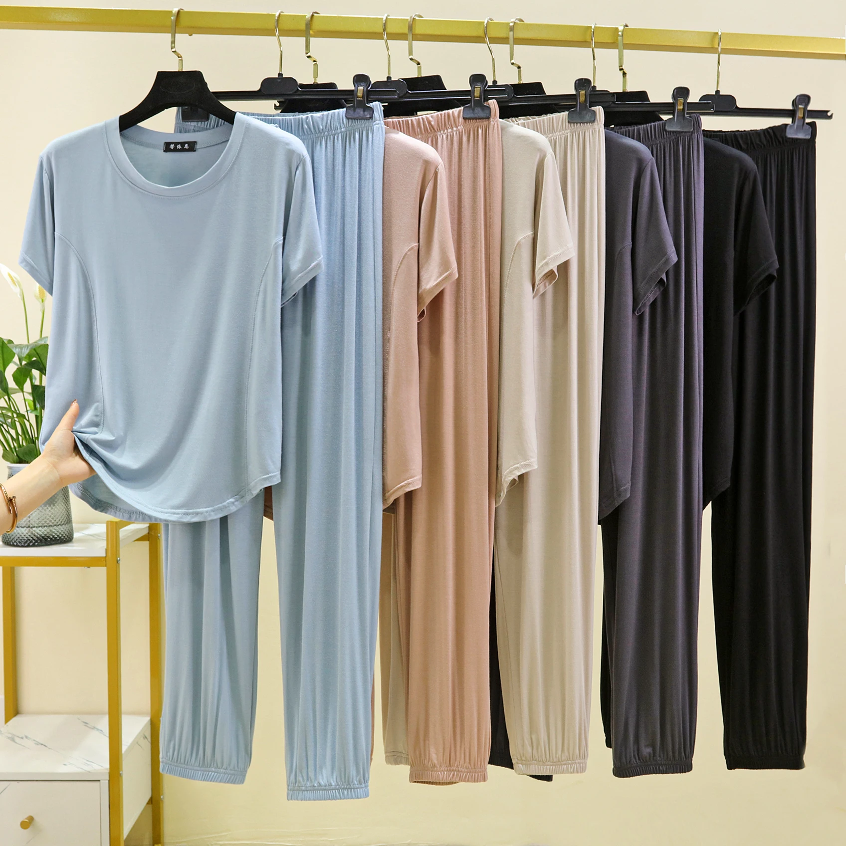 

Летний тонкий повседневный домашний комплект из модала с коротким рукавом и круглым вырезом для женщин, однотонный, из двух предметов