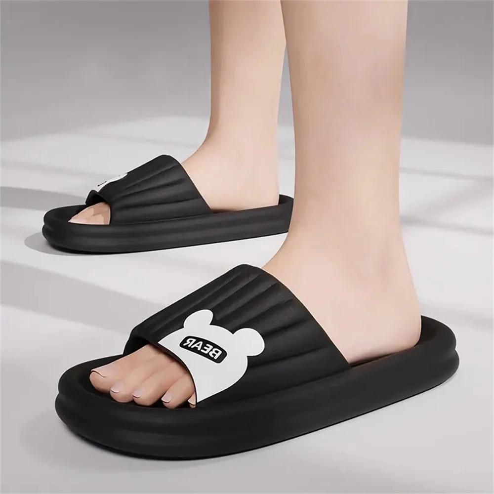 Women Thick Sole Cartoon Bear Summer Beach Slides Men Bathroom Anti Slip Home Soft Sandals Ultra Light Shoes Couples Slipper