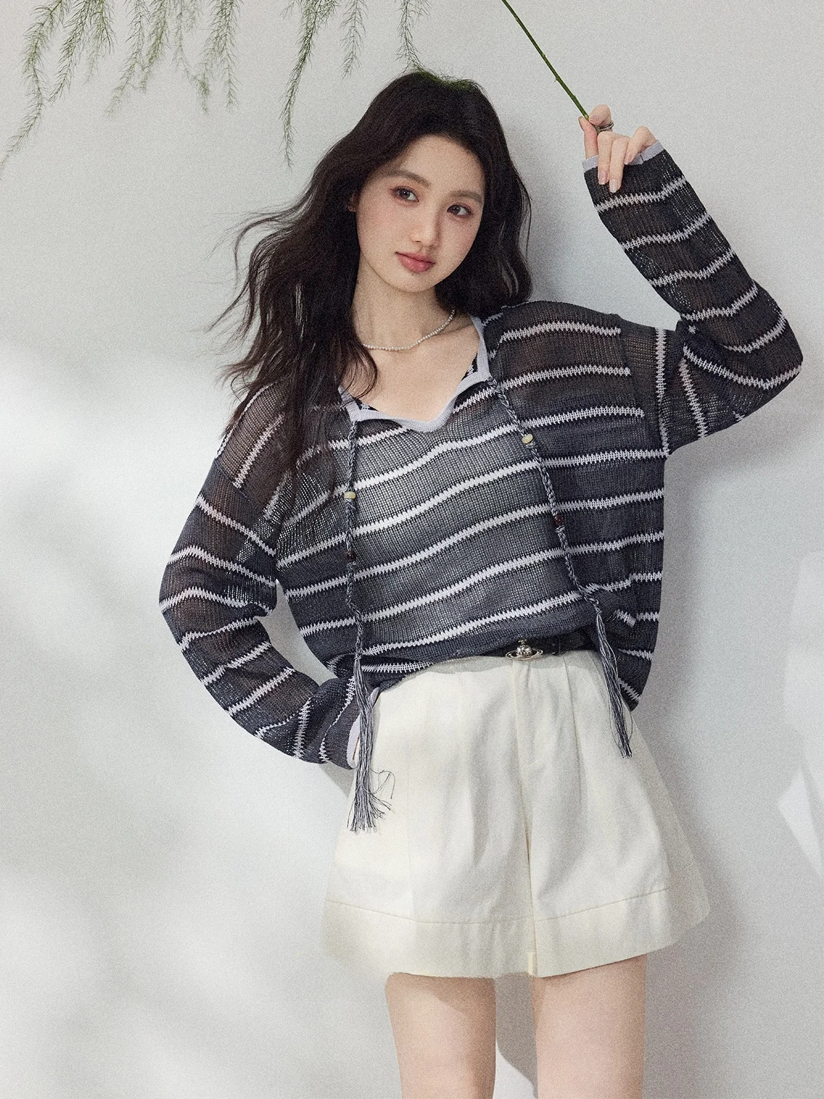 

Весна 2026: Женский свободный вязаный джемпер в полоску с вырезами и поясом, с длинными рукавами, в стиле Lazy Chic, модная повседневная одежда