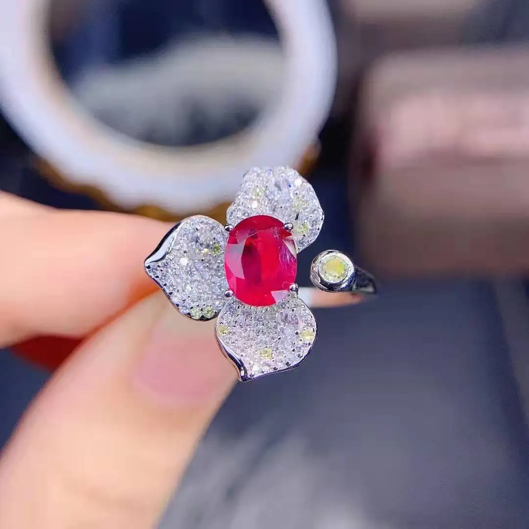 Light Luxury, Slightly Inlaid with Diamonds, High-end Three Leaf Flower Ring for Women, Opening for Parties, Wearing Jewelry