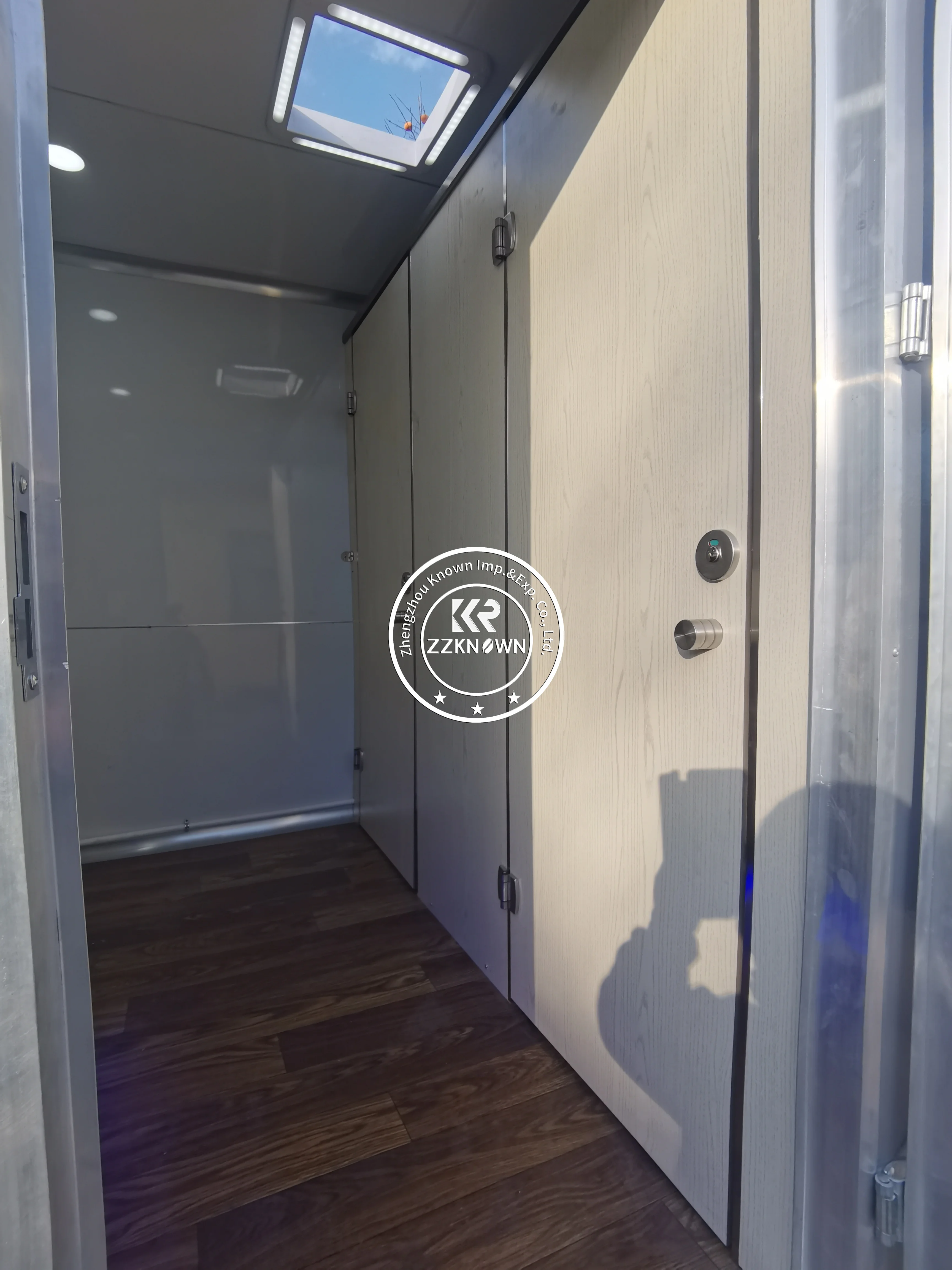 Eua chuveiros 4 estação portátil móvel reboque de banheiro banheiro público ao ar livre móvel luxo banheiro reboque