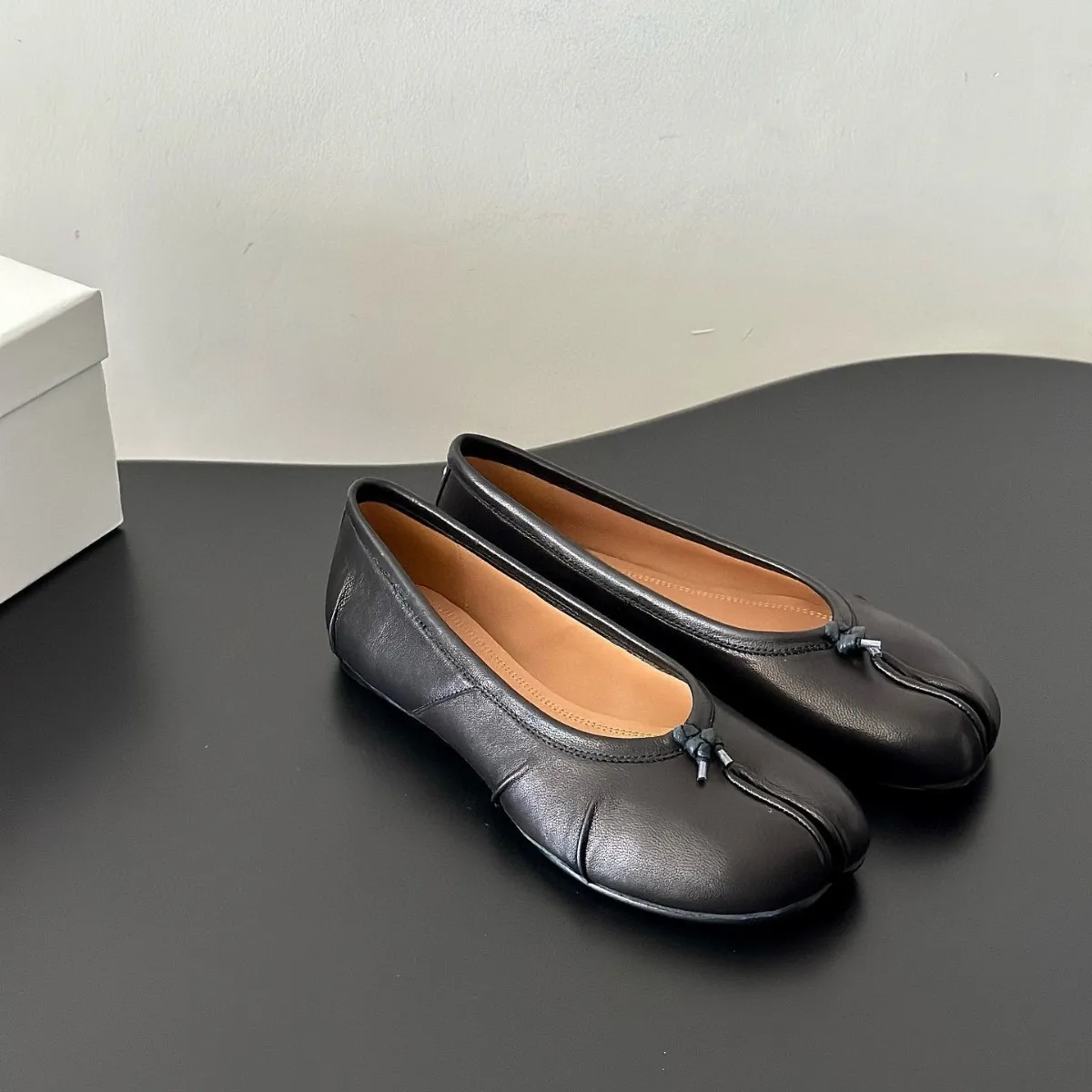 

ZR DIARY Pleated Ballet Flats Women Sheeplskin Leather Tabi Split-toe Spring Ladies Shallow Shoes