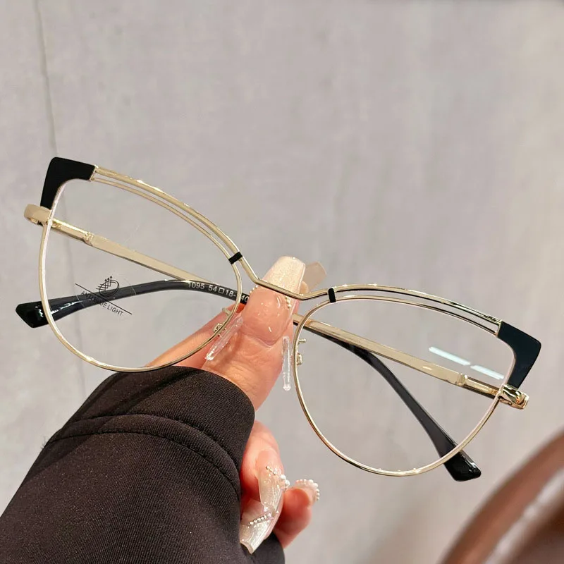 

New Style Frames Glasses Women Fashion Trendy Cat Eye Shape Glasses Woman Blue Light Blocking Decorative Glass