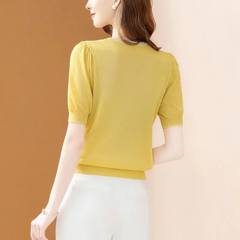 مزاجه الخامس الرقبة الحرير الجليد محبوك تي شيرت للنساء موضة جوفاء تنوعا قصيرة الأكمام رقيقة