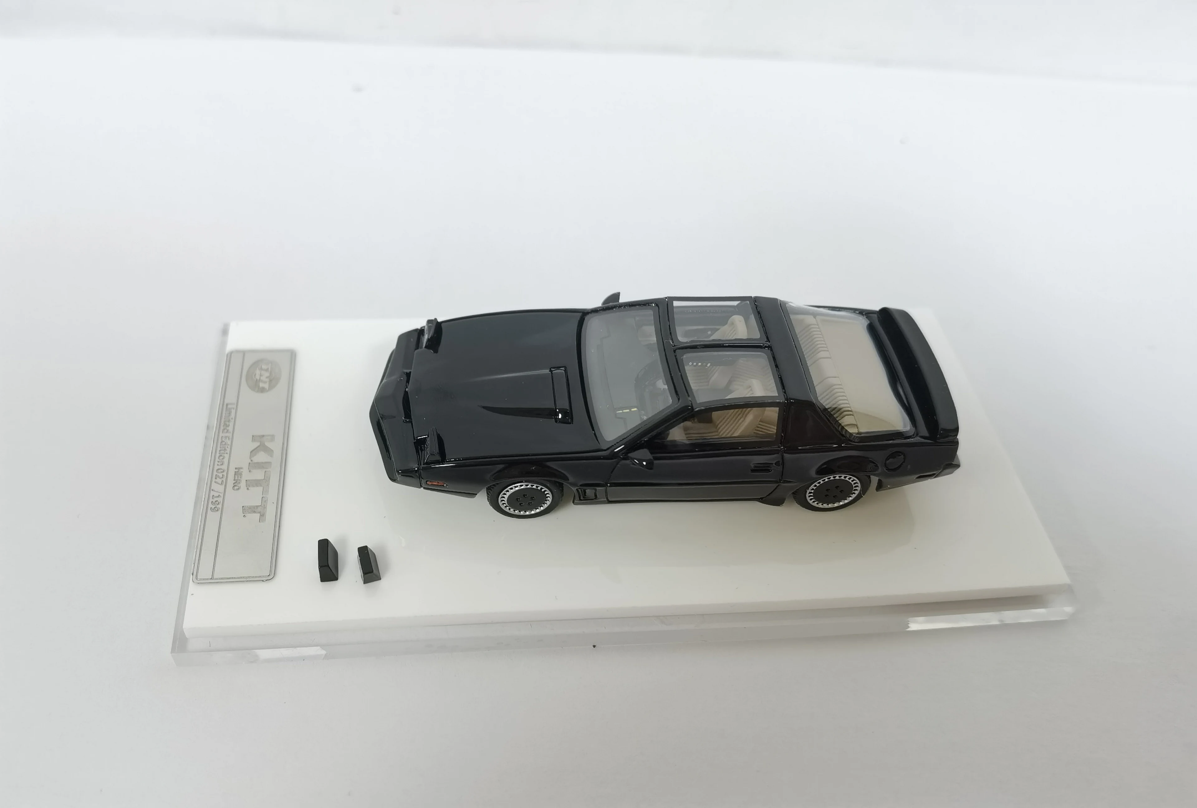 TNT Model 1/64 High Quality Knight Rider KITT & KARR Resin Model For Collection