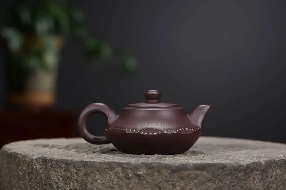 China Yixing Zisha Pottery Purple Clay Handmade 100cc Mesh Teapot