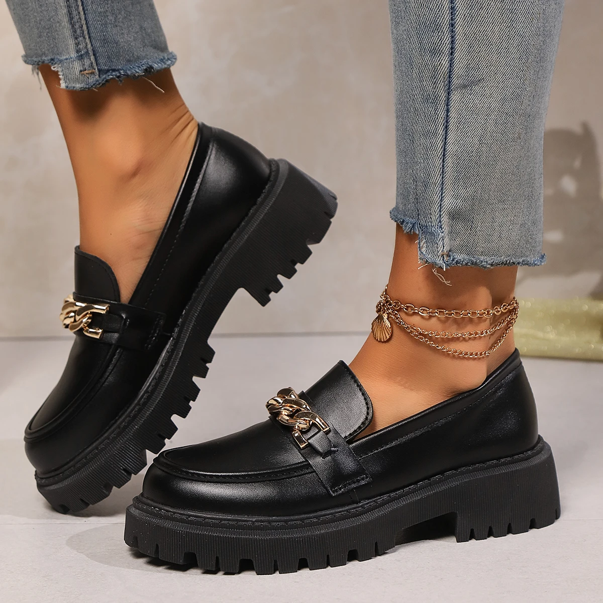 

Женские лоферы на платформе с декором в виде цепочки, однотонные повседневные туфли без шнуровки с круглым носком, женские модные модельные туфли в консервативном стиле, большие размеры