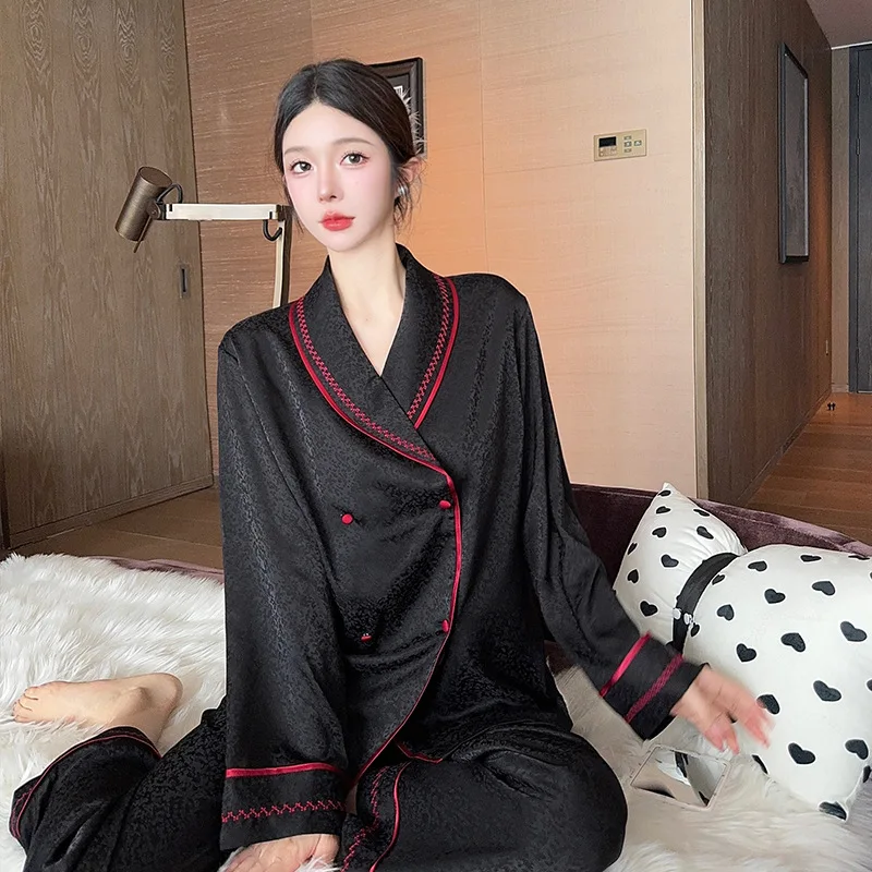 

Новый модный комплект пижам из ледяного шелка с жаккардовым узором, высококачественный, с отложным воротником, с длинными рукавами, тонкий и свободный, подходит для ношения на улице, весна-осень 2026