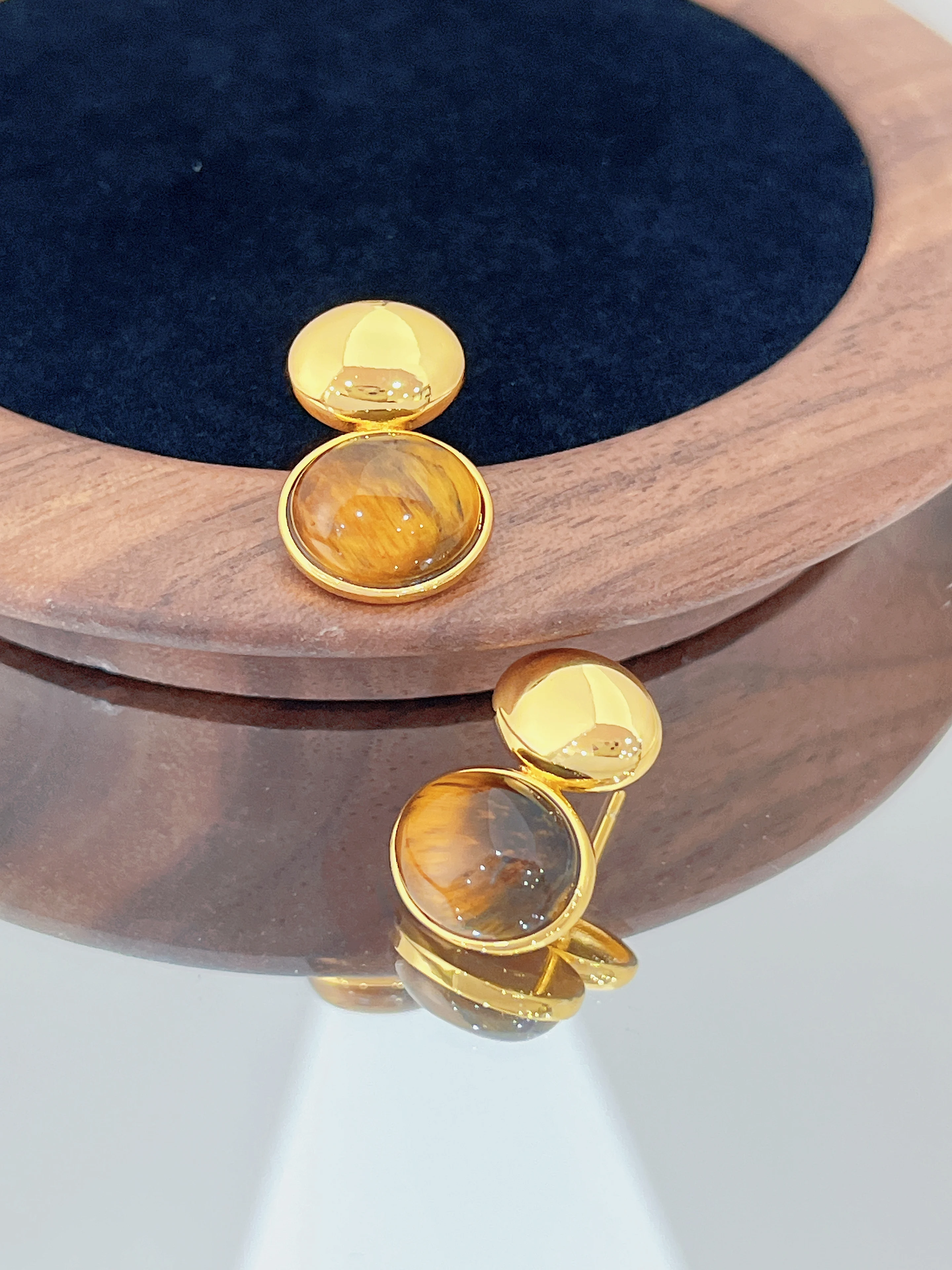 

New oval tiger's eye stud earrings, niche, versatile, fashionable, simple, high-end jewelry factory direct sales