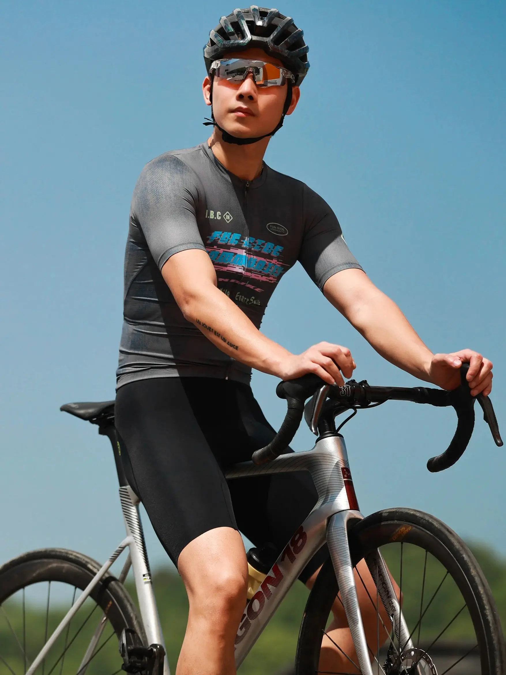 AliExpress INBIKE Men's Cycling Jersey Set Road Bike Jersey with Pockets Short Sleeves Cycling Kits Bib Shorts Padded MTB Cycling Clothing