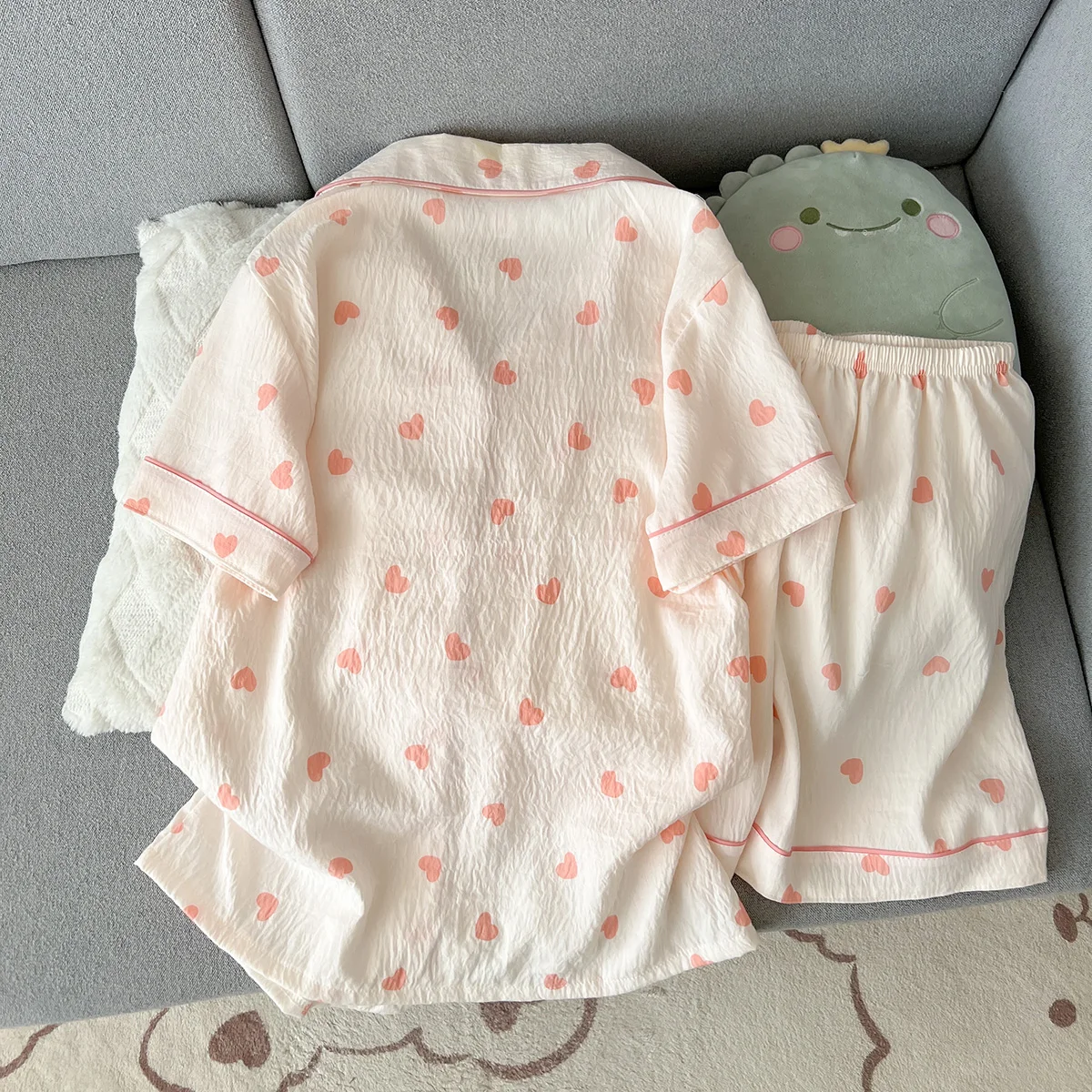 Women's Summer Thin Pajamas with Heart-Shaped Pattern, Short-Sleeved Shorts, Sweet and Cute, Can Be Worn Outside in Summer, Two-Piece Home Wear Set view 2