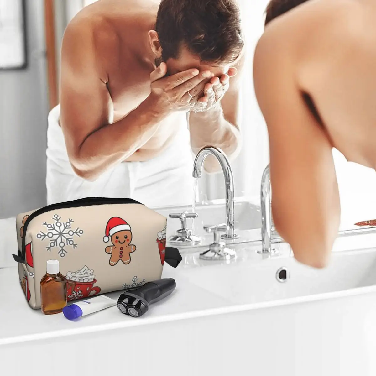 Merry Christmas Tree And Gingerbread Men Makeup Bag Cosmetic Organizer Storage Dopp Kit Toiletry Cosmetic Bag for Women Beauty