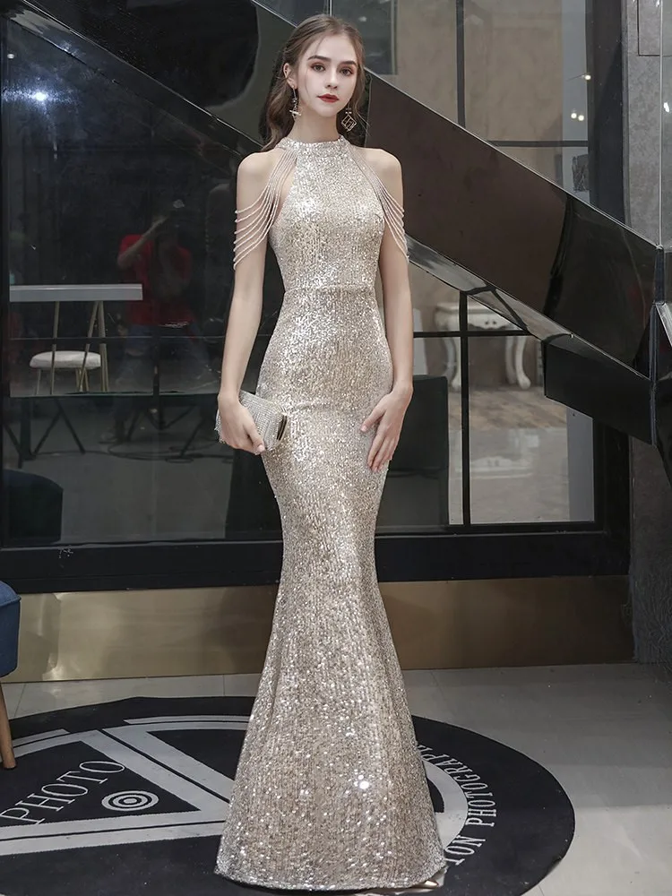 

A long light luxury and niche dress for event hosts with halter-neck style banquet charm featuring heavy fishtail design