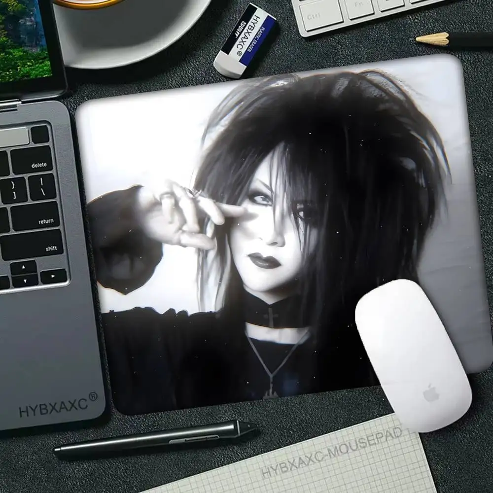 1 قطعة لوحة ماوس قوطية مانا سما كلاها غير قابلة للانزلاق مناسبة لأجهزة الكمبيوتر المكتبية وأجهزة الكمبيوتر المحمولة والألعاب الرياضية الإلكترونية حصير مكتبي XXL لوحة المفاتيح #3