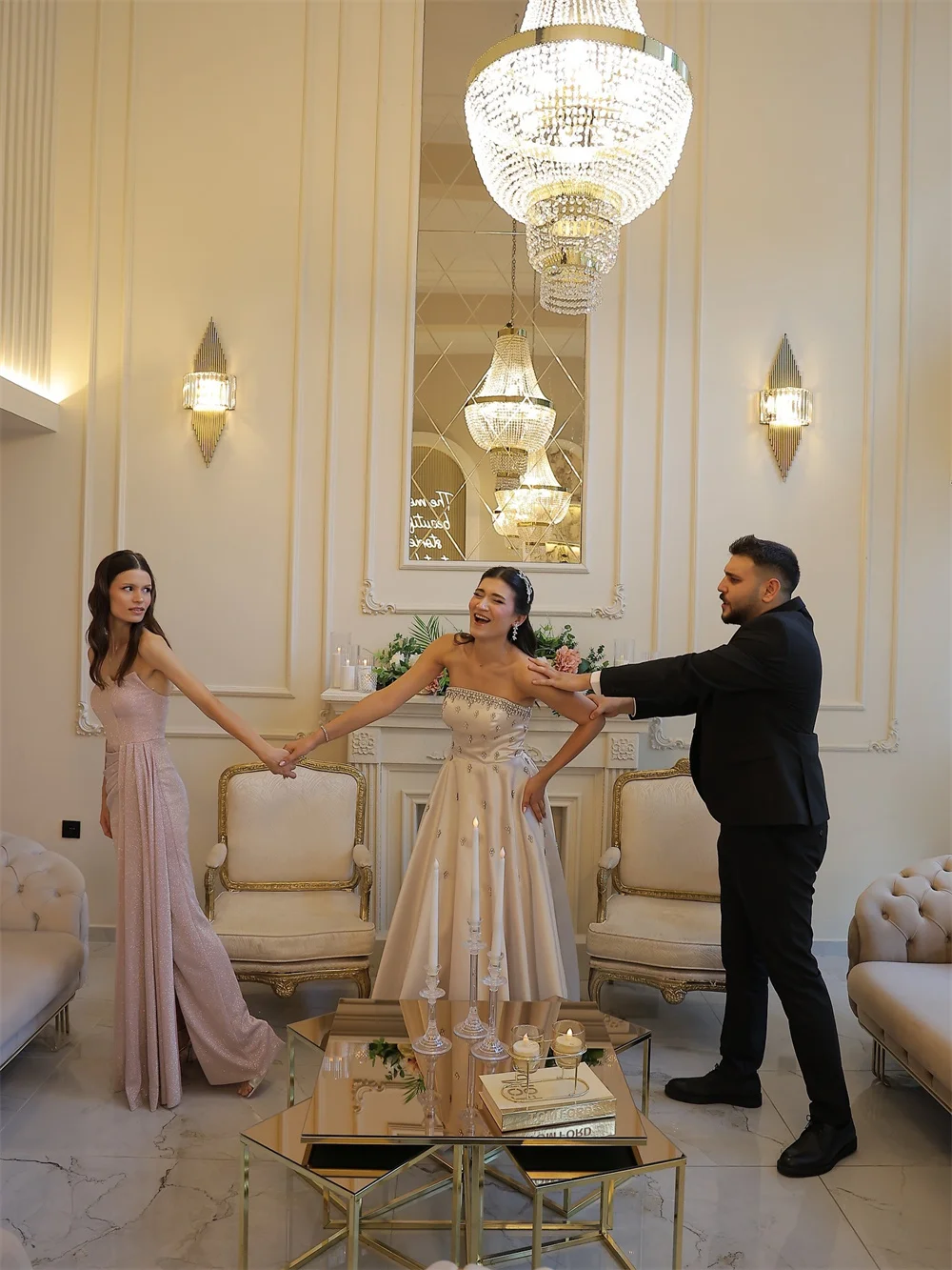 فستان زفاف كيوتو فاخر بدون حمالات مخصص بأحجار الراين على شكل حرف a أنيق من الساتان فساتين سهرة بطول الأرض