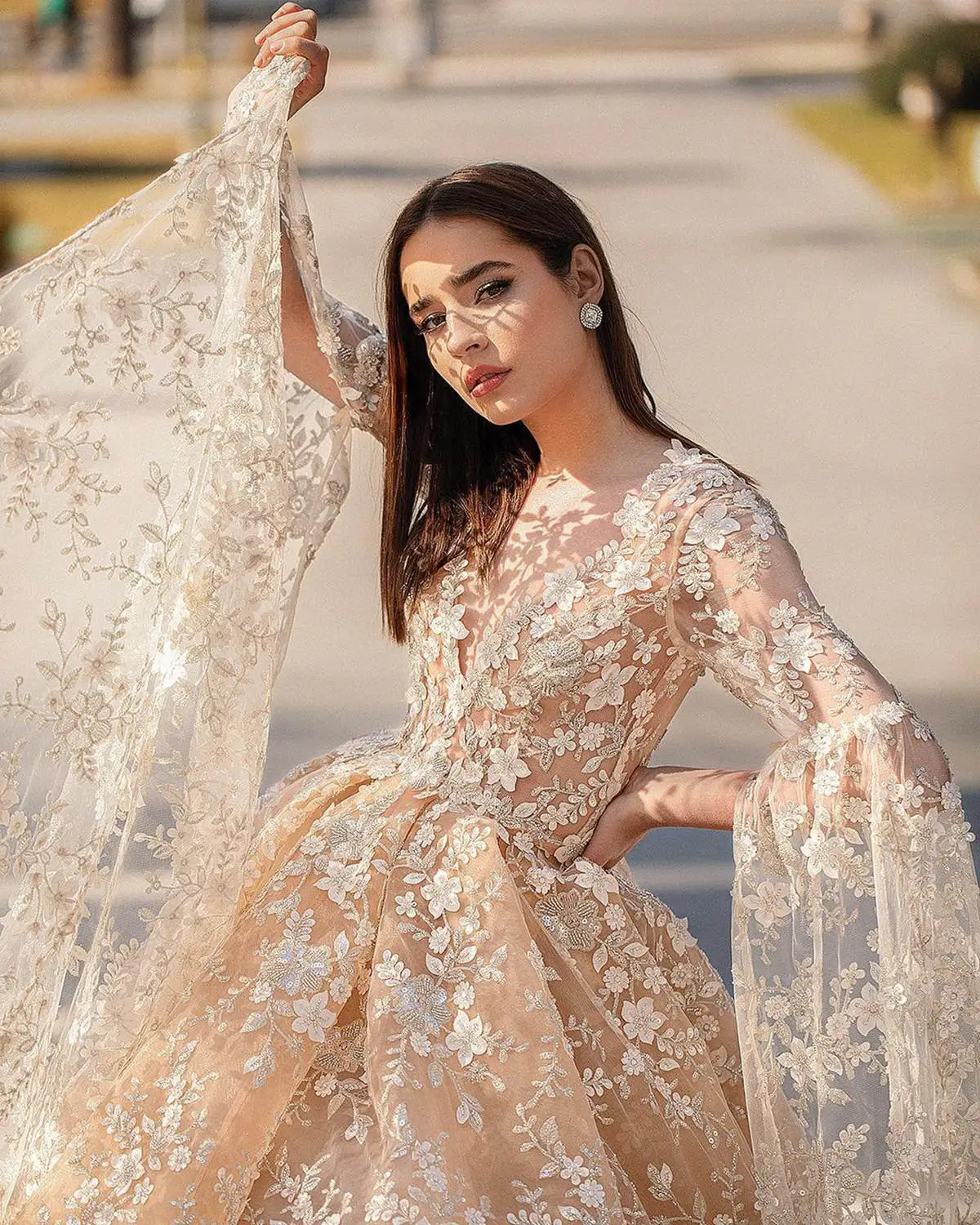 Abiti da sposa romantici Abito da ballo con scollo a V Appliques Abiti da sposa principessa lunghi fino al pavimento Abiti da sposa personalizzati