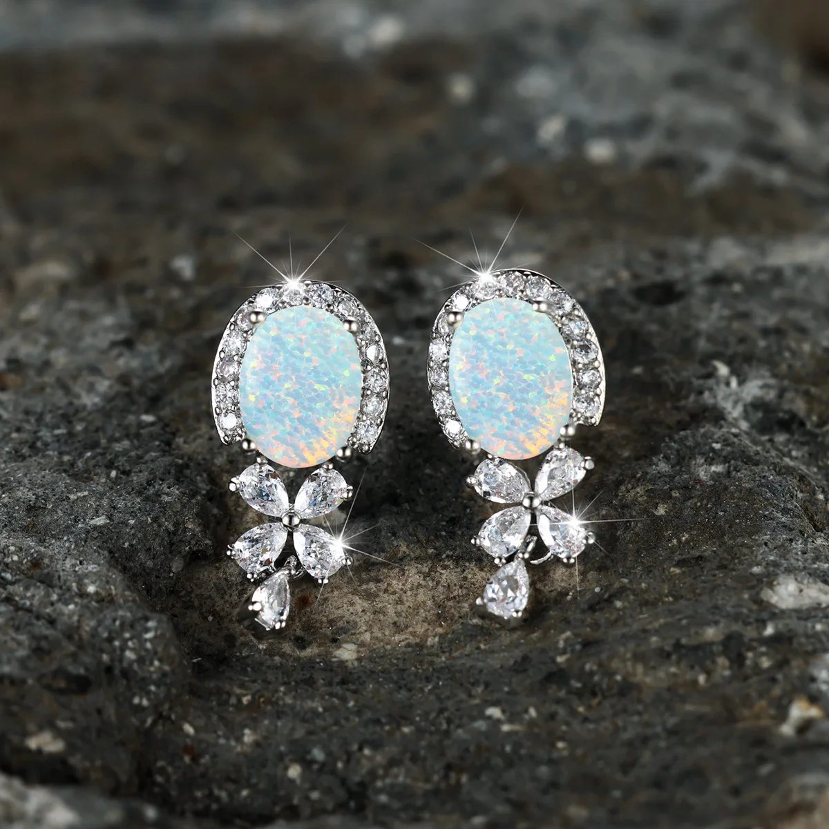 2026 New European and American Australian Treasure Inlaid Zircon Earnail Women's Design Trend Personalized Jewelry