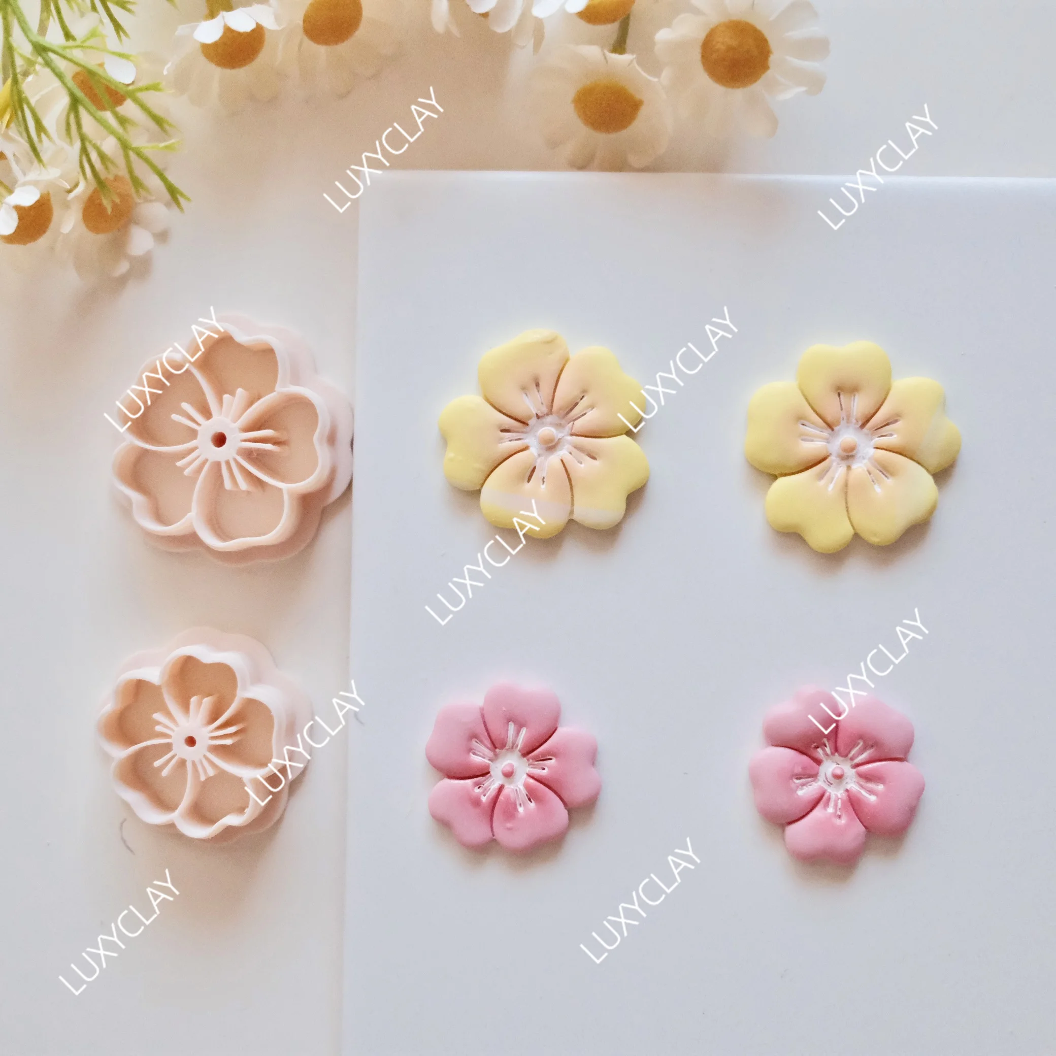 2 Stück geprägte Blumenform-Ausstechformen aus Polymer-Ton für Ohrringe und Schmuckherstellung, 2 Größen, florales Design, weiche Keramik-Tonformen