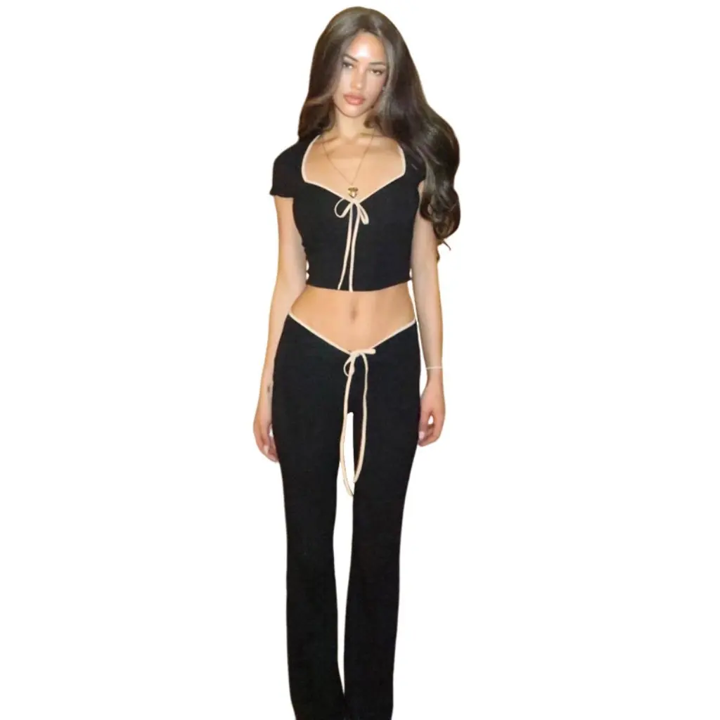 ชุดแฟชั่นฤดูร้อนสำหรับผู้หญิง สไตล์ยุโรปและอเมริกา เสื้อยืดแขนสั้นคอเหลี่ยม พร้อมกางเกงขาสั้นเอวต่ำทรงเข้ารูป