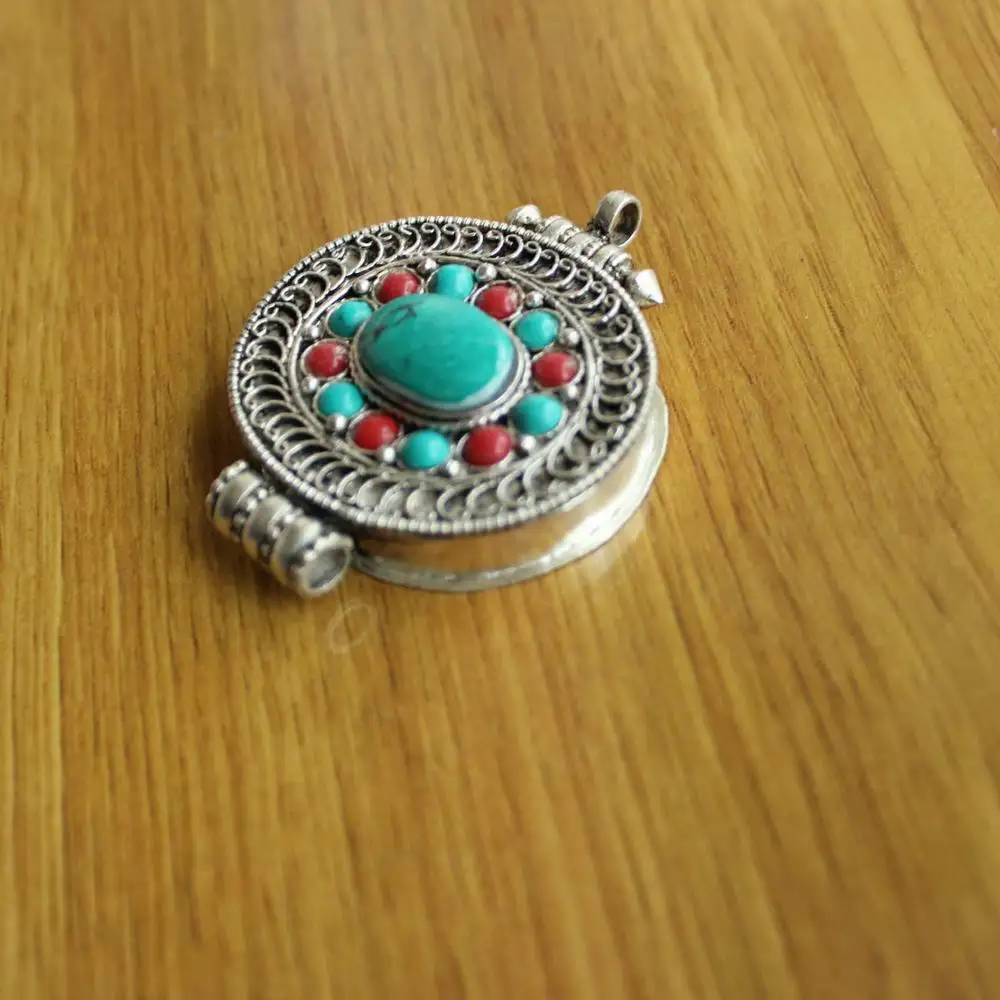 PN882 Tibetan Silver Inlaid Turquoises Coral Beads Filigree Handmade Prayer Box Gau Pendant Necklace