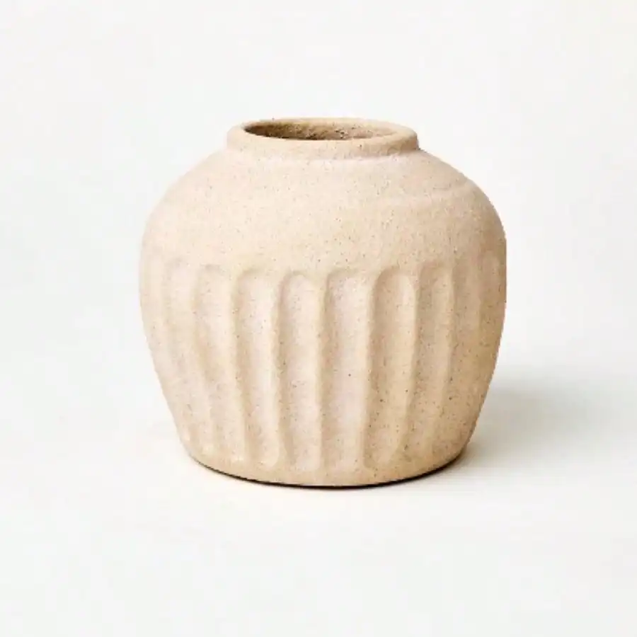 

Carved ceramic vase Carved vase Waterproof design Tabletop display Wipe or spot clean