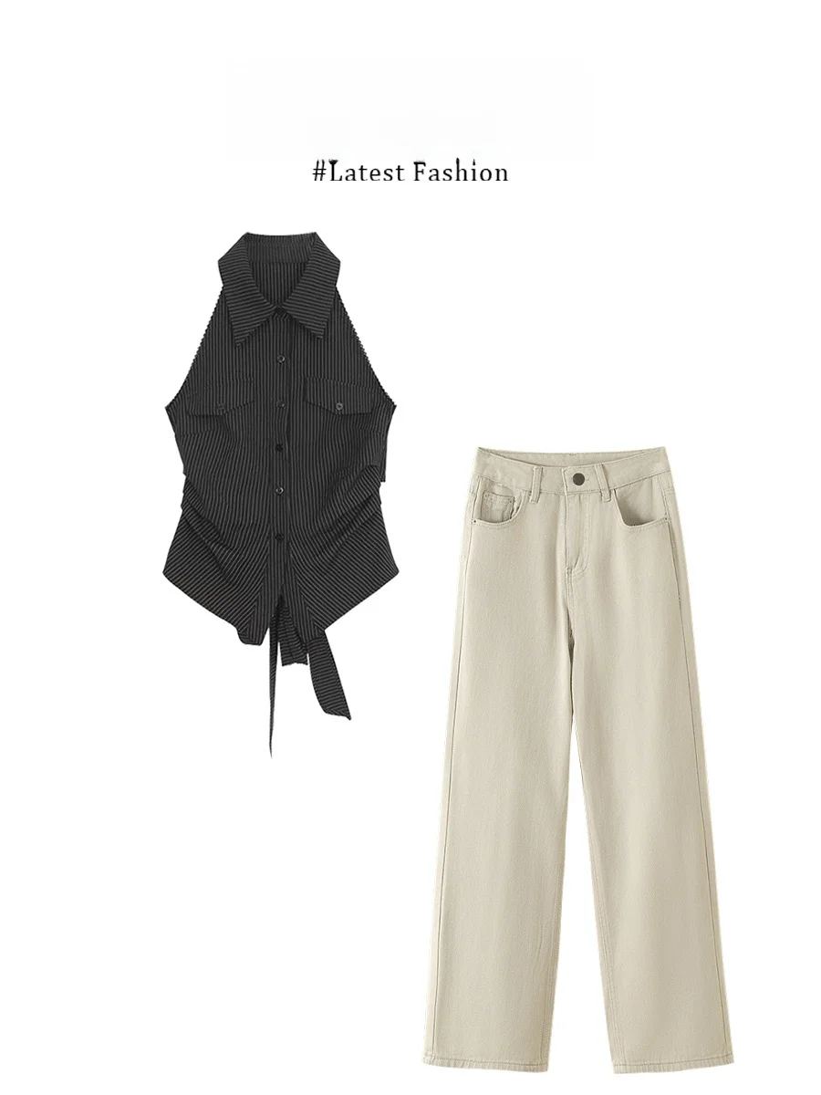 

Комплект для женщин: топ без рукавов в полоску с воротником в американском стиле и широкие брюки с высокой талией, подчеркивающей фигуру.