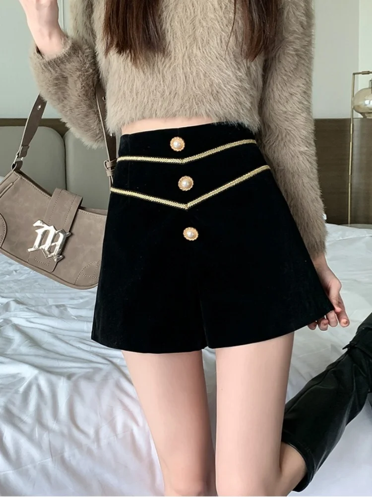 Pantalones de pierna ancha de terciopelo dorado para mujer, novedad de 2025, aspecto fino de otoño/invierno, pantalones cortos informales de edición coreana de cintura alta, pantalones cortos negros