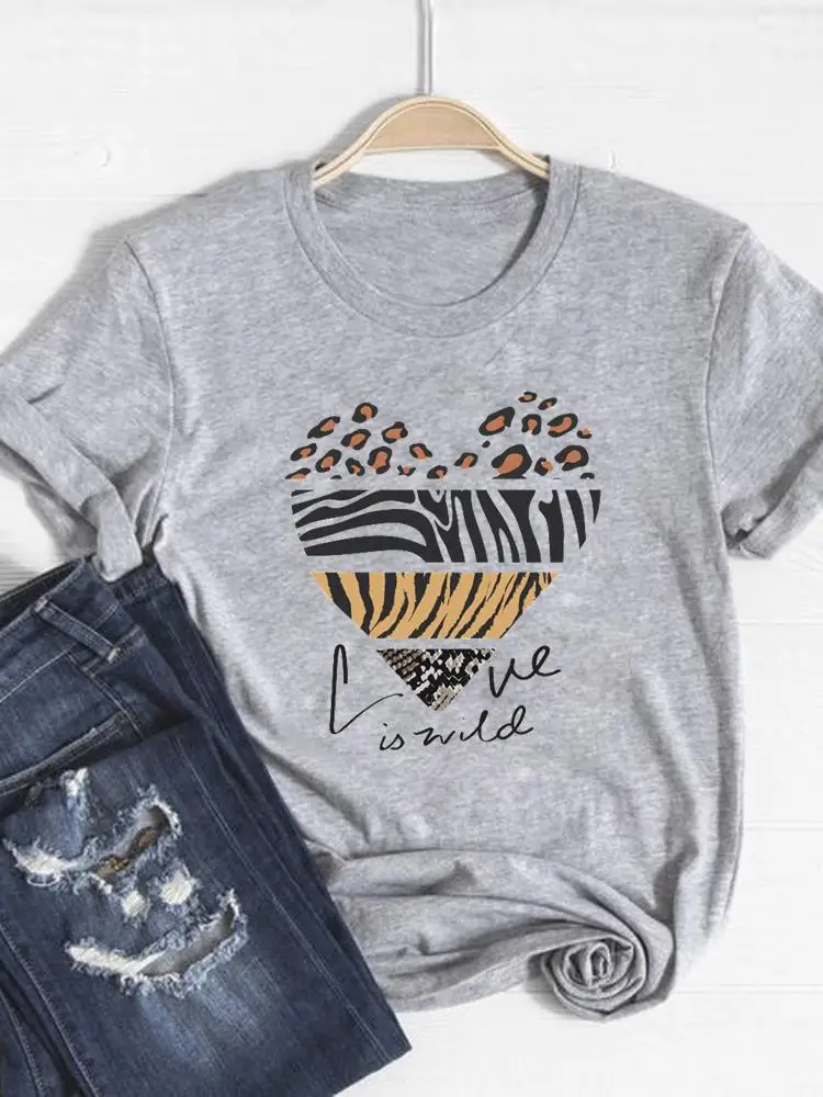 Camiseta básica para mujer, ropa estampada, camiseta de leopardo, corazón de amor, tendencia, Top bonito de verano, Camiseta estampada de manga