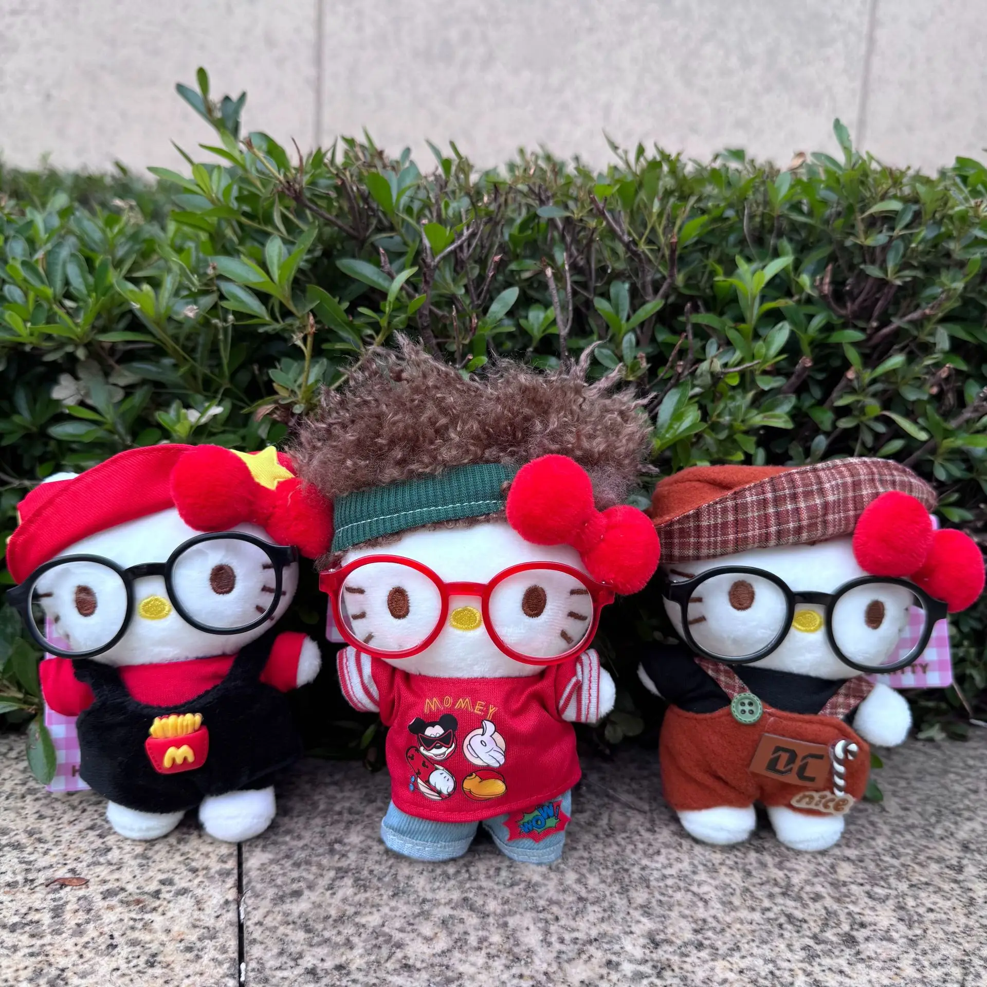 2026 Sanrio Retro Curly Hair Hello Kitty Plush Keychain Glasses Denim Overalls Outfit Doll Pendant Heart Clasp Backpack Charm