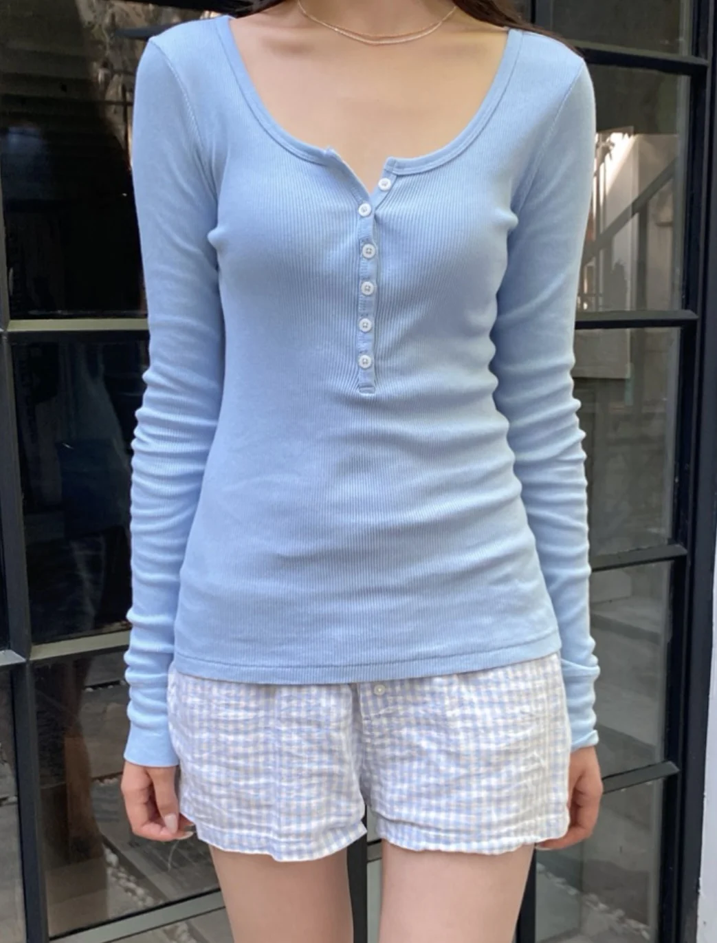 

Light Blue Ribbed Six Buttons T-shirt Women Scoop Neck Cotton Slim Long Sleeve T-shirts Autumn New Simple Sweet Basic Tops Tees