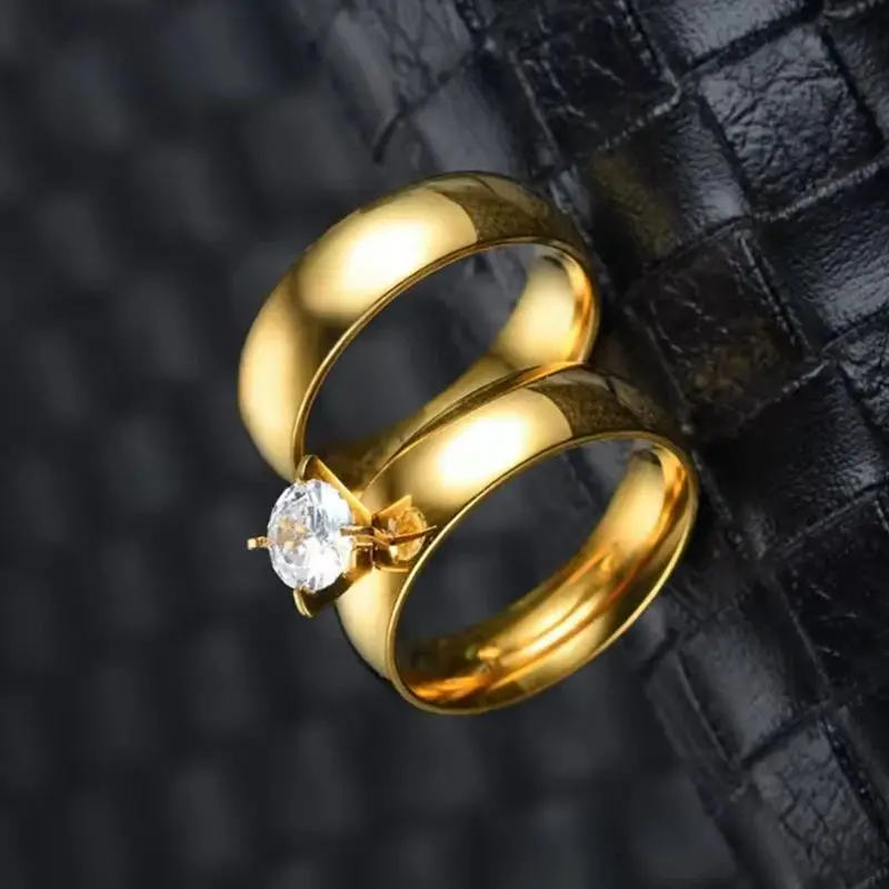 

Fashion Gold Color Wedding Bands Ring Zircon Couple Simple Rings Stainless Steel for Men Women Wedding Engagement Charm Jewelry