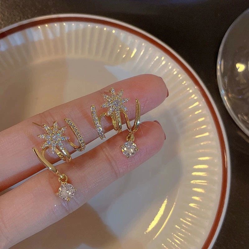 Rhinestones Eight-pointed Star Charms Stud Earrings for Women Golden Metal Claw Earrings Wedding Party Sweet Jewelry Gifts