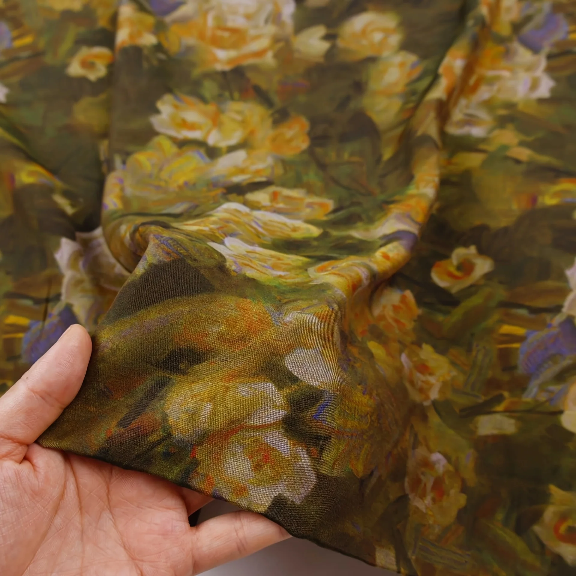 2 Yards of Retro Green-Brown Oil Painting Printed Imitation Fragrant Cloud Yarn Imitation Silk Fabric Cheongsam Shirt Fabric