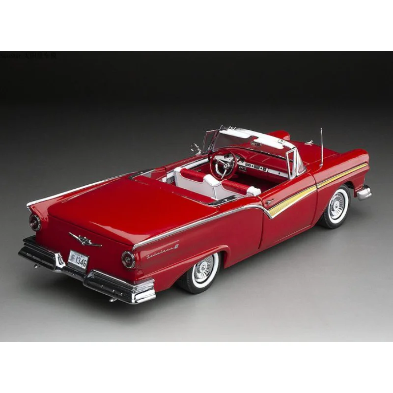 1:18 モデル 1957 クラシック レッド スカイライナー 分離式折りたたみキャノピー オープンコンバーチブル レトロカー ダイキャスト合金 ヴィンテージ車両