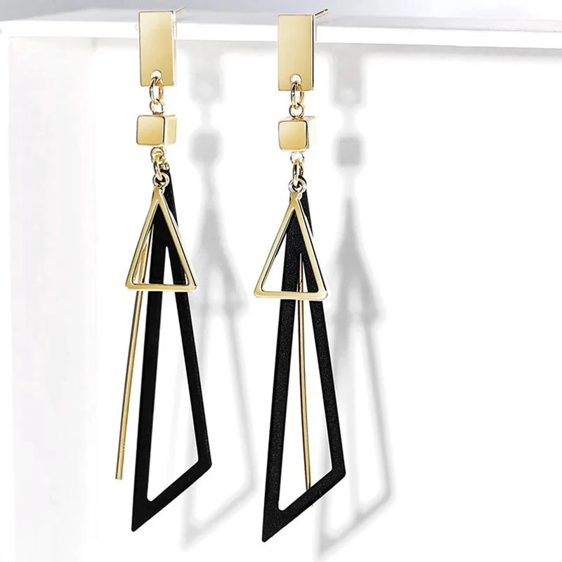 New Chic Triangle Dangle Earrings for Women Hollow Geometric Statement Wraped Twisted Hanging Earrings Party Ear Decoration