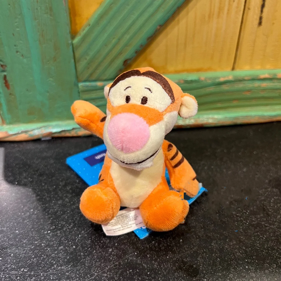 Disney Store Winnie The Pooh Tigger Shoulder Plush Toy New