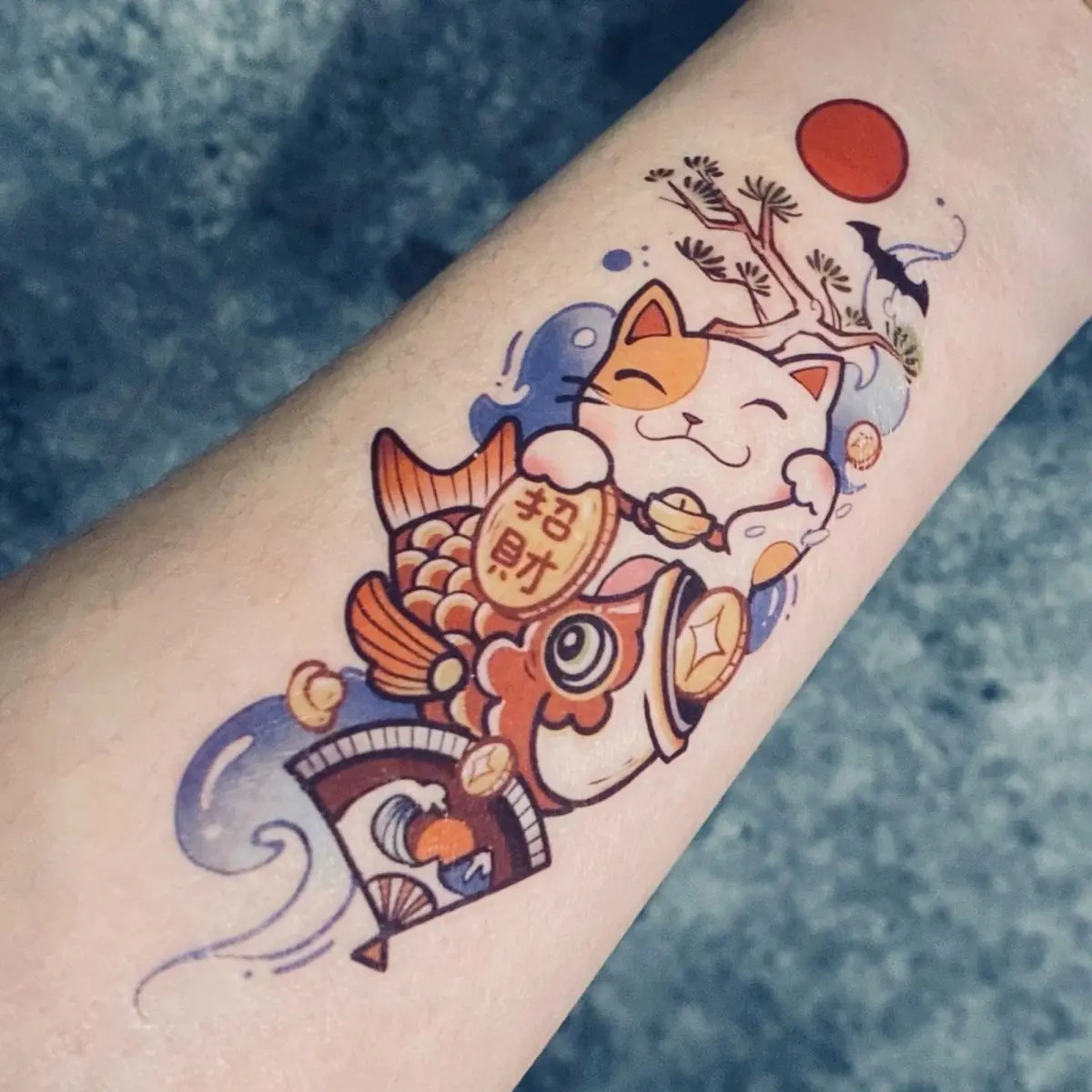 Juego de pegatinas de tatuaje temporal de dibujos animados para hombre y mujer, tatuajes falsos a prueba de agua, estilo japonés Ukiyoe, Sol rojo, pez, gato, riqueza, 4 piezas