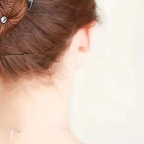 

1PC Synthetic Hair Bun Bud Hair Clips With Diamond Colorful Shiny For Women Ponytail Claw Clip Lifelike Hairpiece Styling Tools