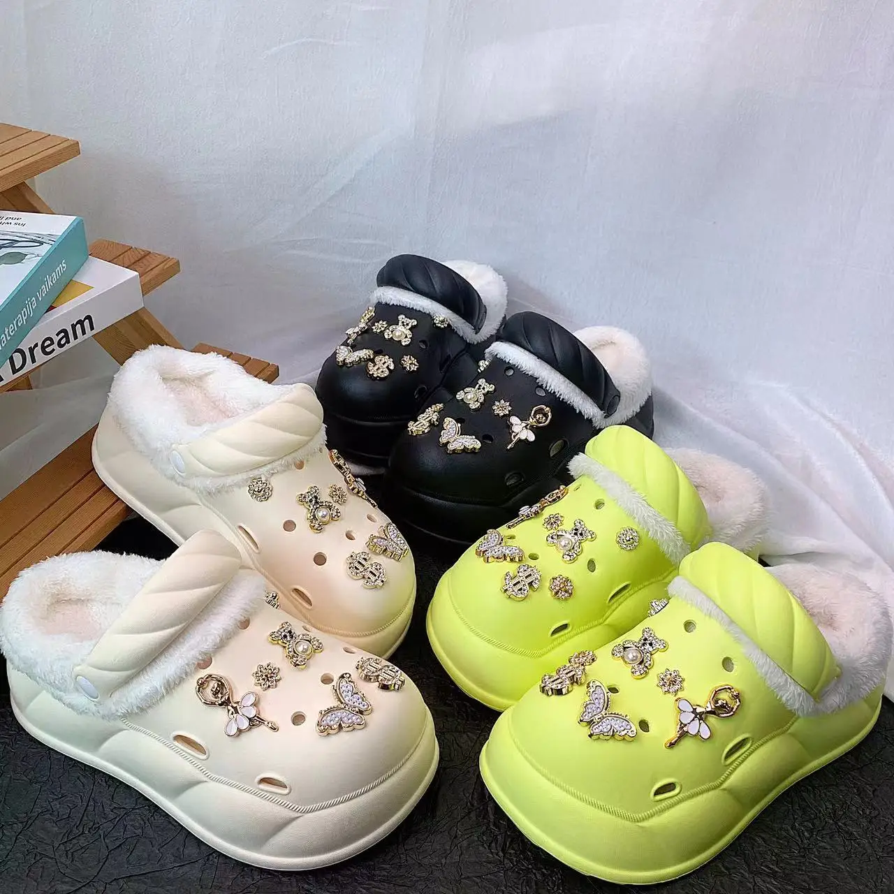 New Style Furry Slippers for Women, Plush Clogs for Dancing Girls, Thick-Soled Clogs, Non-Slip, Elevated, Warm, Soft, Comfortable Clogs