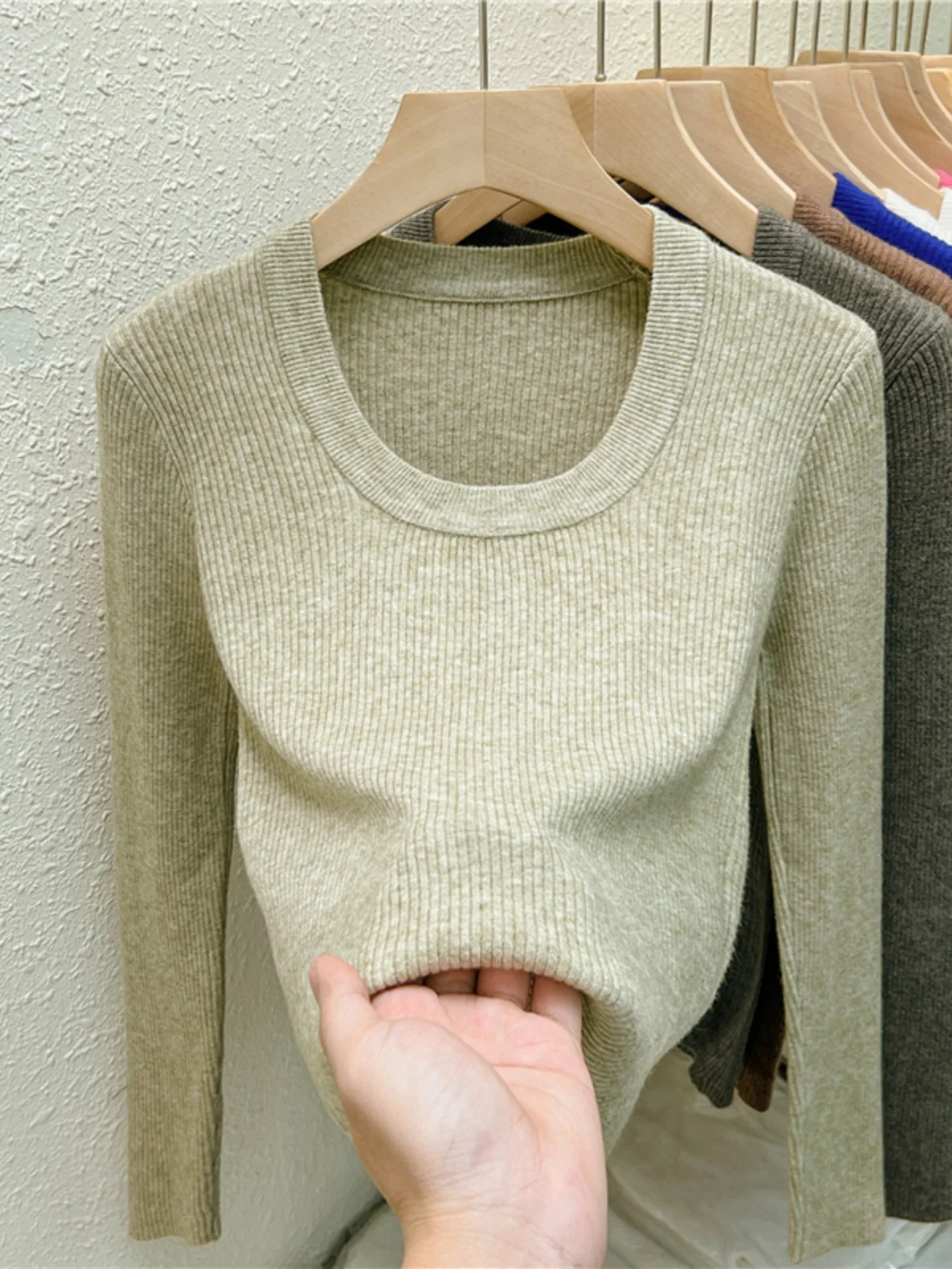 

Real Photos U-neck Knitted Sweater For Women's Autumn Long Sleeved Top Girls Simple Base Jumper GT8311