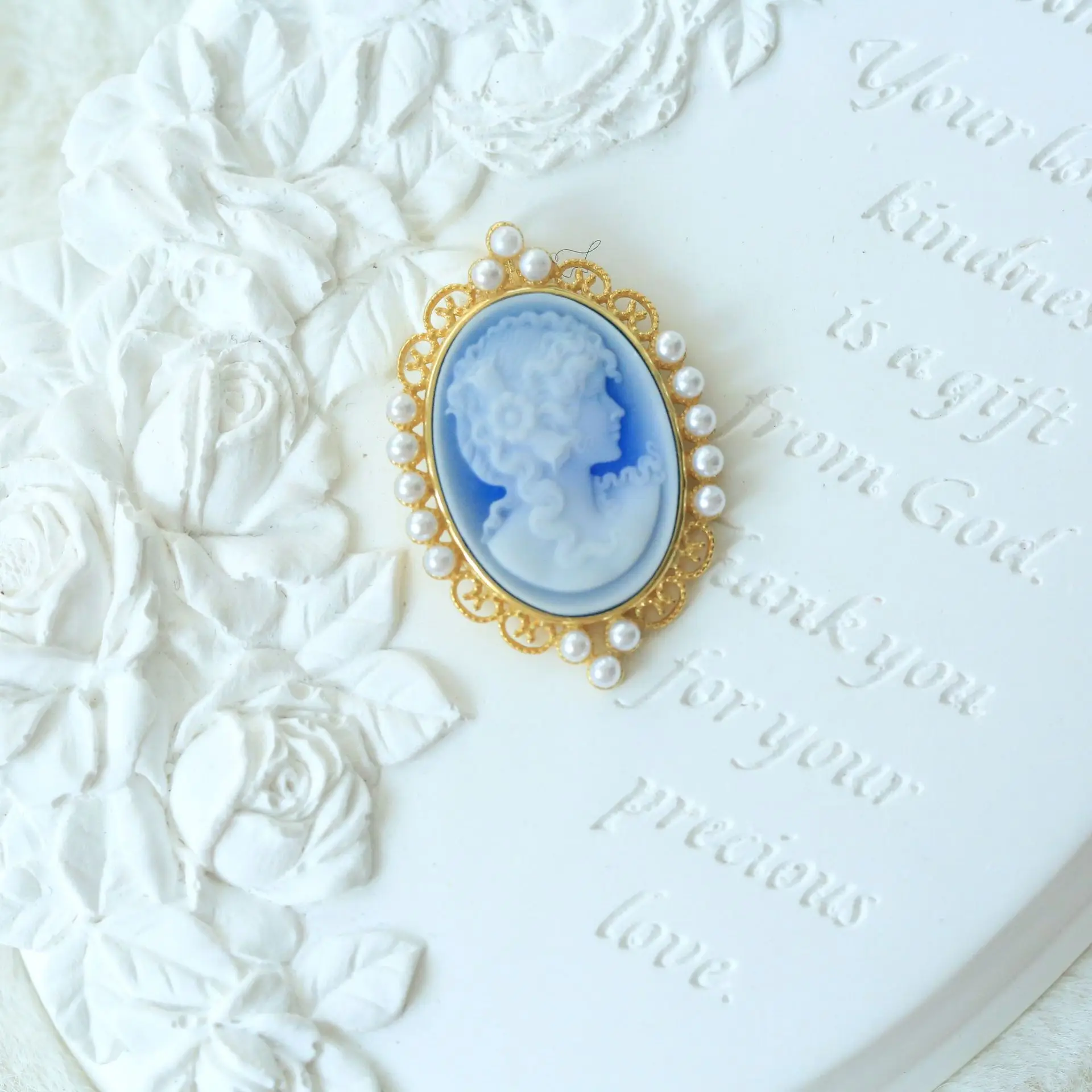 

Elegant Retro Sterling Silver Agate Camille Pendant Necklace with Intricate Carving for Ladies