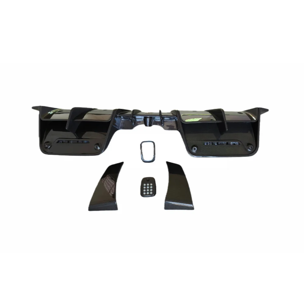 高品質Mスタイルドライカーボンファイバーリアディフューザーリアリップ、フェラーリSF90ボディコンポーネントアップグレードに適しています