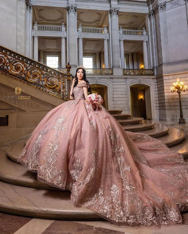 Schulterfreies Quinceanera-Kleid in Roségold, maßgeschneidert, schulterfrei, glitzernd, für Damen und Herren, Sweet 15