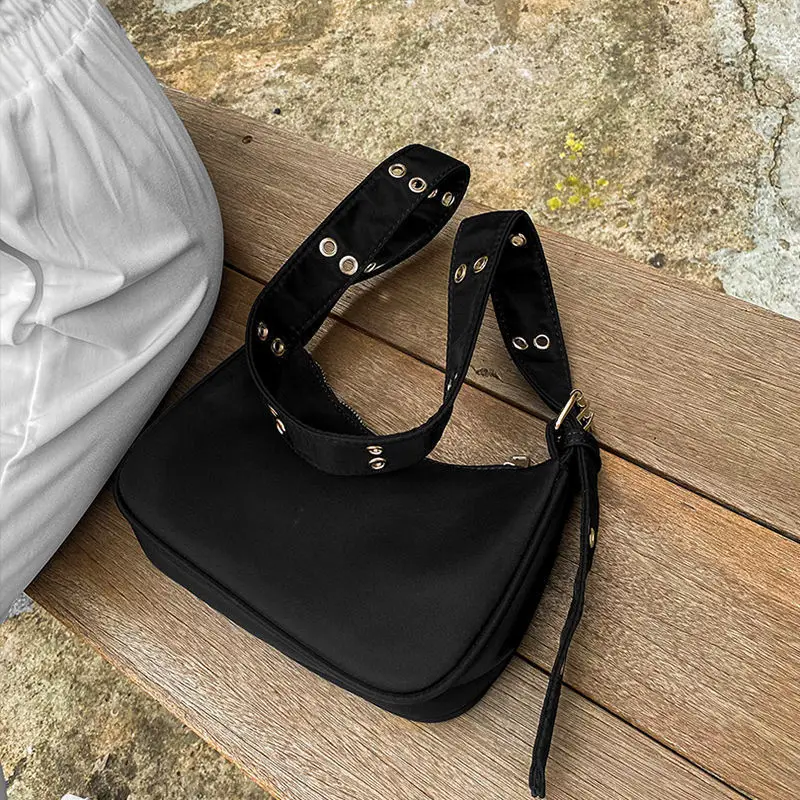 Women Wide Strap Shoulder Bags Fashion Casual Nylon Chest Bag Female Crossbody All Black Zipper Travel Shoulder Bag